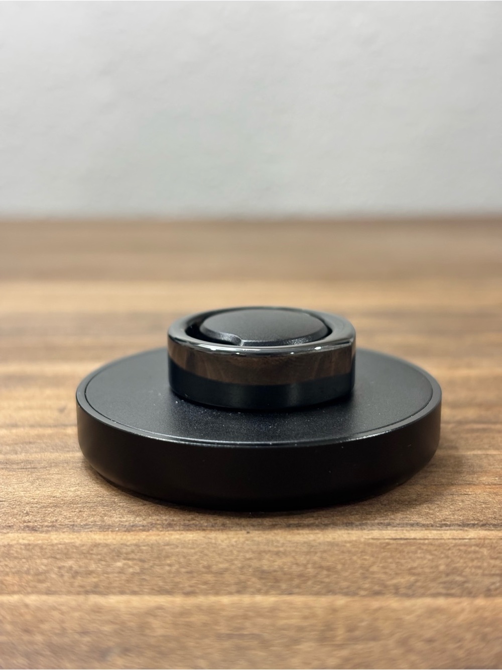 Oura Gen3 Heritage Black Ring Set - US9 - Charger with Matching Black USB Cable - Picture 7 of 8